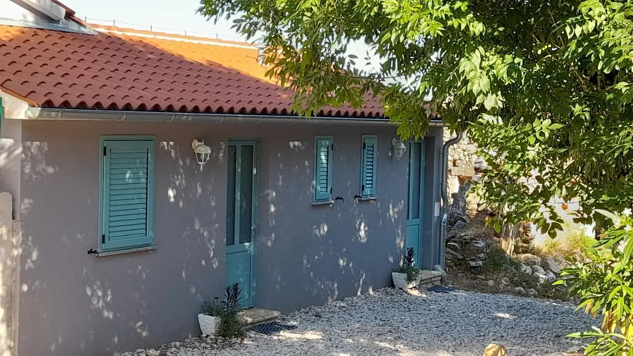 Home Lotus Flower Labin  Apartment
