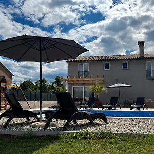 Anastazija Villa